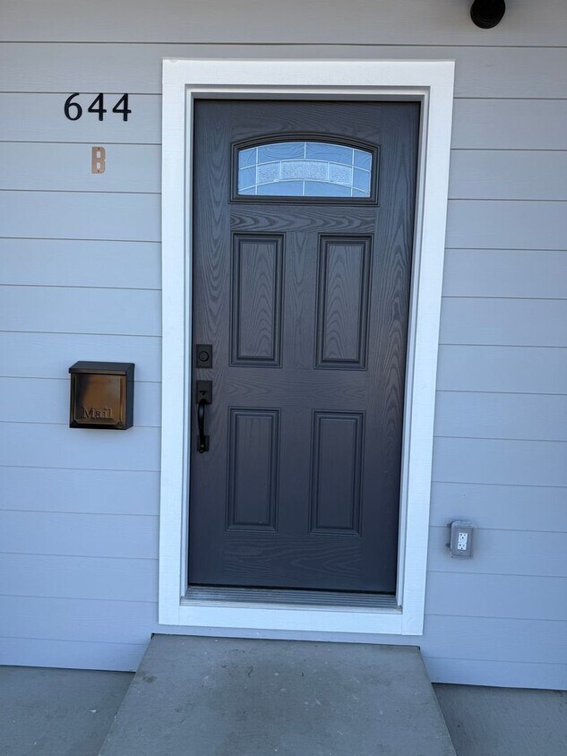 Primary Photo - 644 Green St