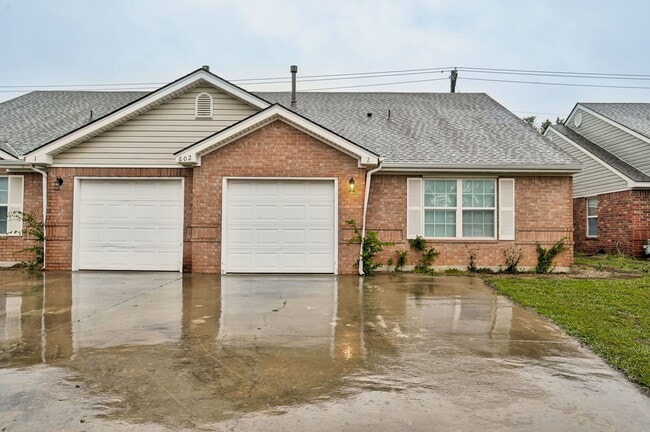 Photo - Gorgeous 3 bed 2 bath in Norman! Townhome