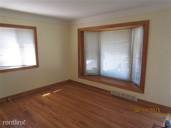 Foto del edificio - 28678 Couzens Ave