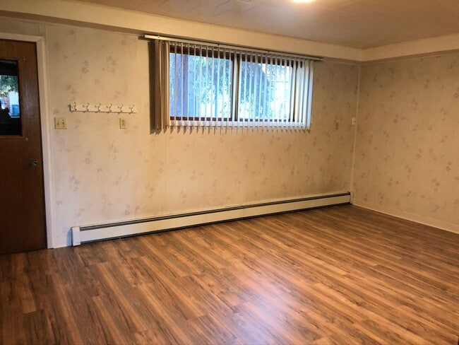 Building Photo - 2 Bedroom 1 Bathroom in Duplex | Near JBER & Cheney Lake!