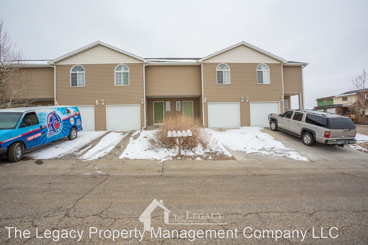 Primary Photo - 3 br, 2.5 bath House - 2413 Farnum