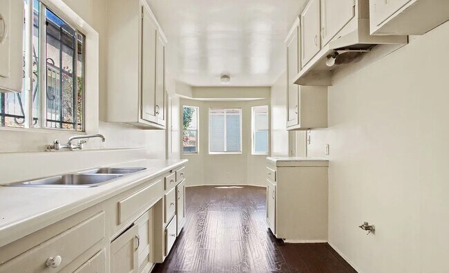 Foto del edificio - 6609 1/2 Brynhurst Ave