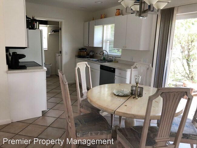 Foto del edificio - 2 br, 1 bath House - 591 101st Avenue N