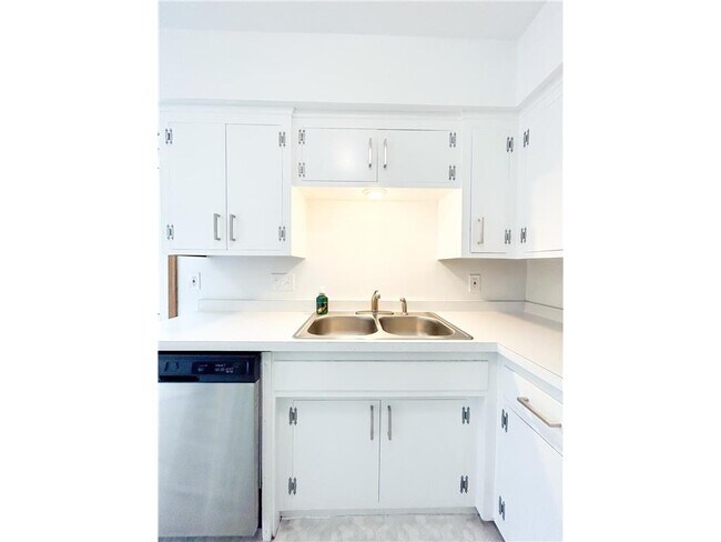 Foto del edificio - 6308 Vernon Ave S