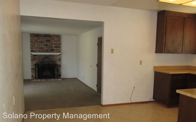 Building Photo - 3 br, 2 bath House - 569 Burlington