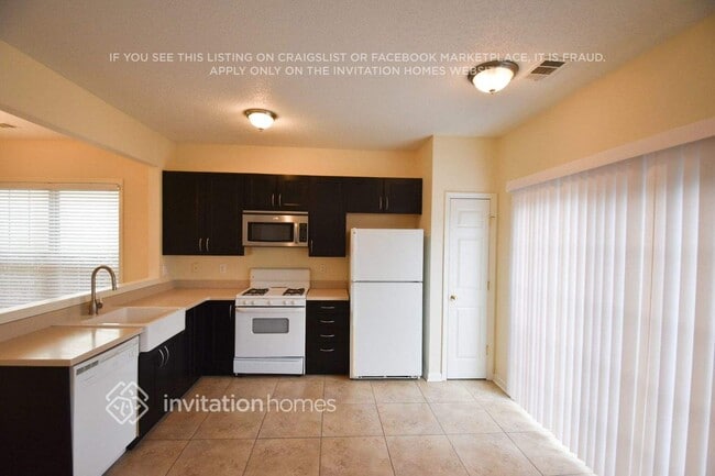 Foto del edificio - 1615 Heyford Cir NW