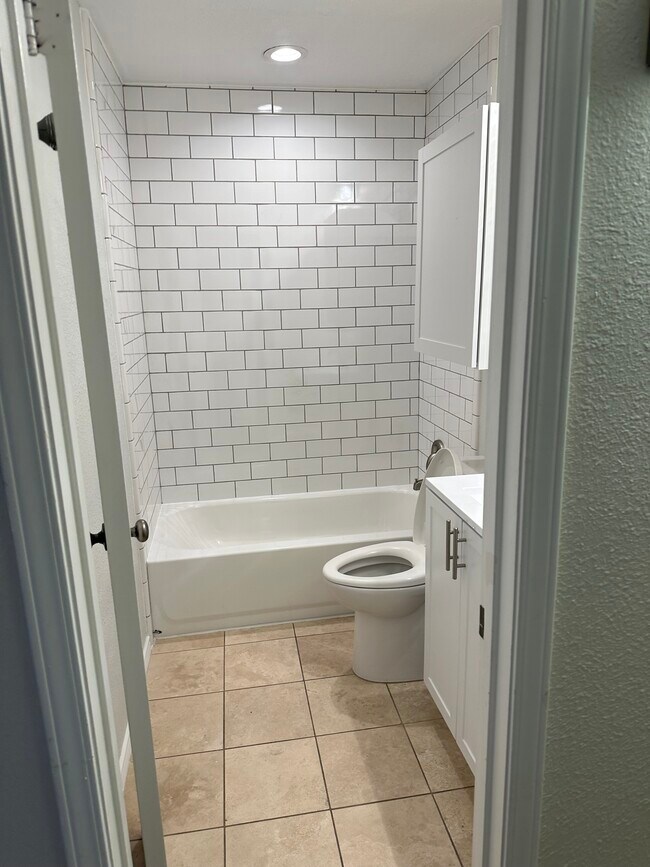 Building Photo - 1210 Hi Stirrup