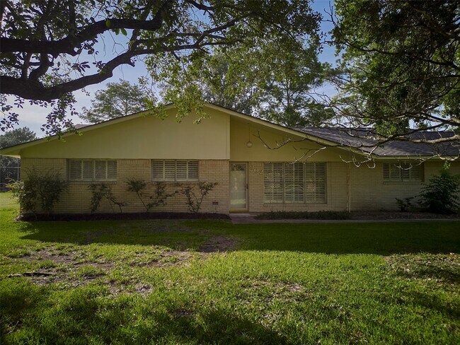 Foto del edificio - 902 Clover Ridge Ave