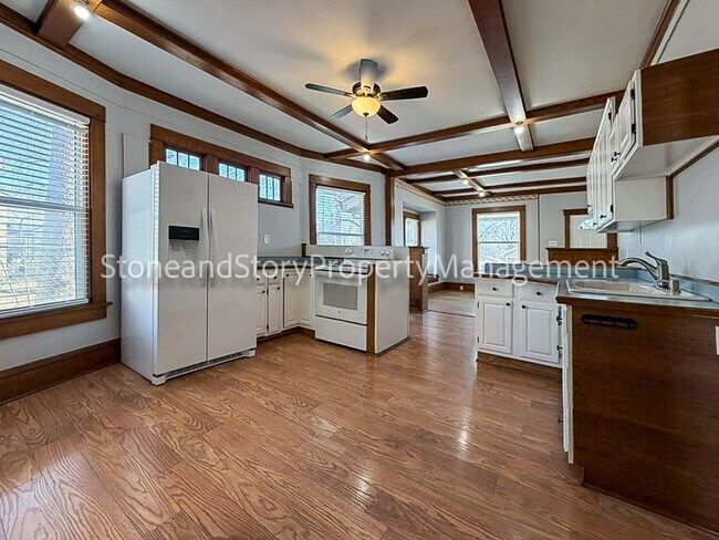 Building Photo - 3 bedroom 2 bath near Washburn University