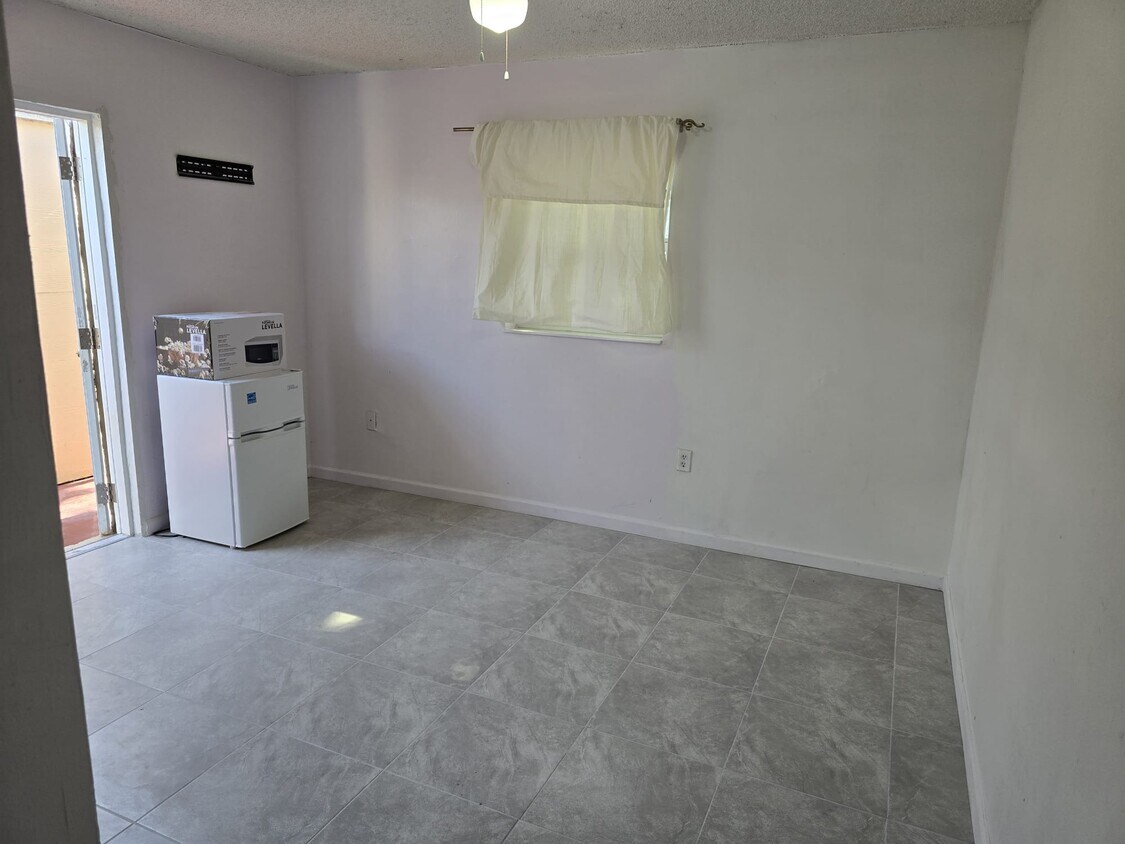Foto del edificio - 4670 SW 133rd Ave
