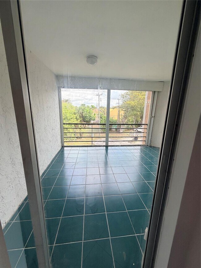 Foto del edificio - 3100 N Pine Island Rd