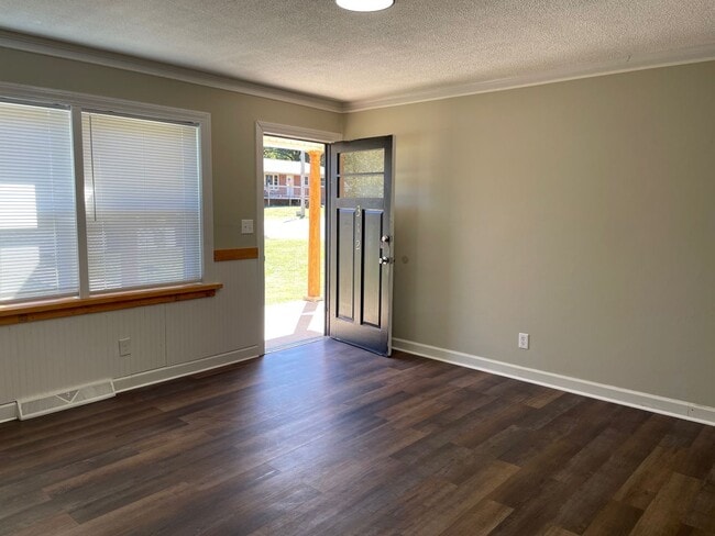 Building Photo - 1297