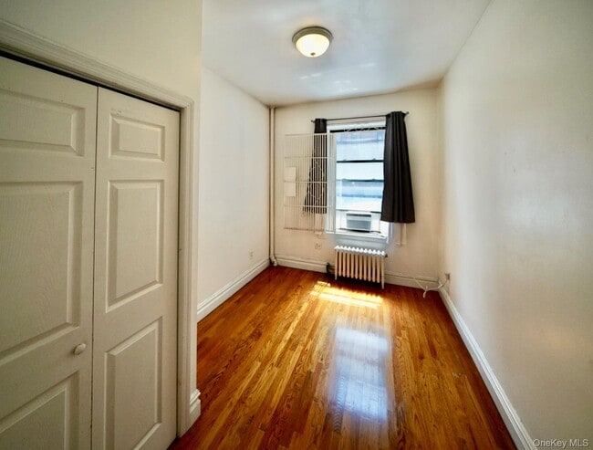 Building Photo - 211 W 88th St