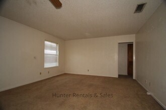 Building Photo - 3801 Madison Dr