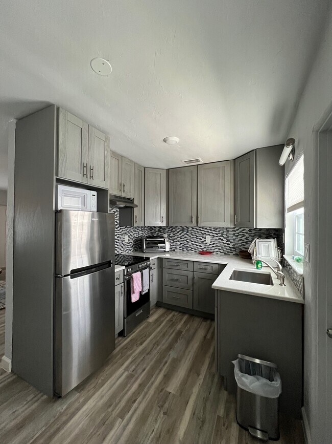 Foto del edificio - 720 Gillespie Ave