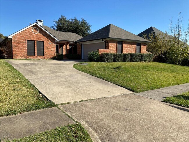 Building Photo - 4744 Montego Bay Dr