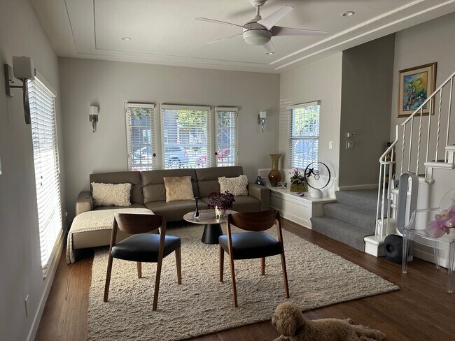 living room - 100 S Kings Rd
