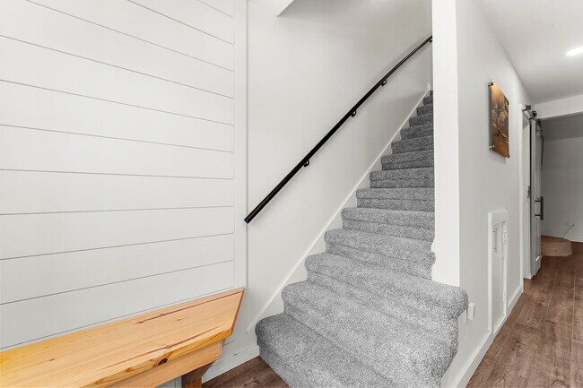 Foto del edificio - 706 Nora Ln