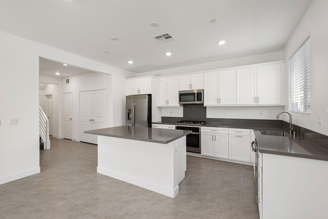 Building Photo - 76305 Columbia Dr