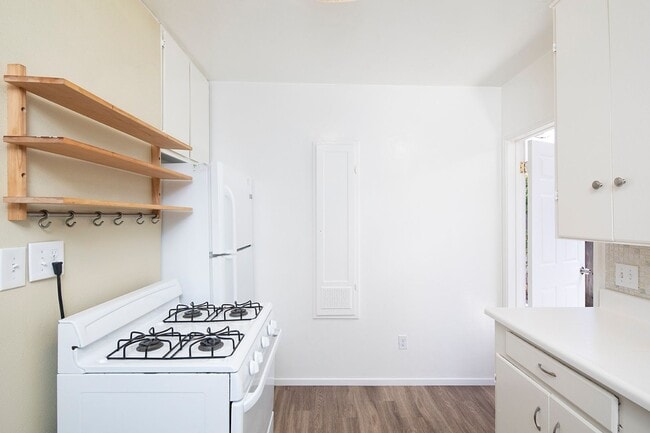 Building Photo - 5075-81 Bayard St