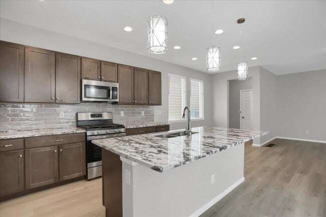 Building Photo - 18932 High Point Blvd