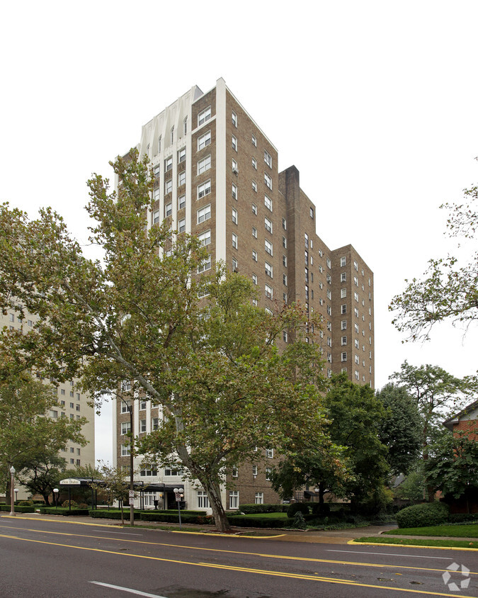 Building Photo - Pierre Chouteau Apartments