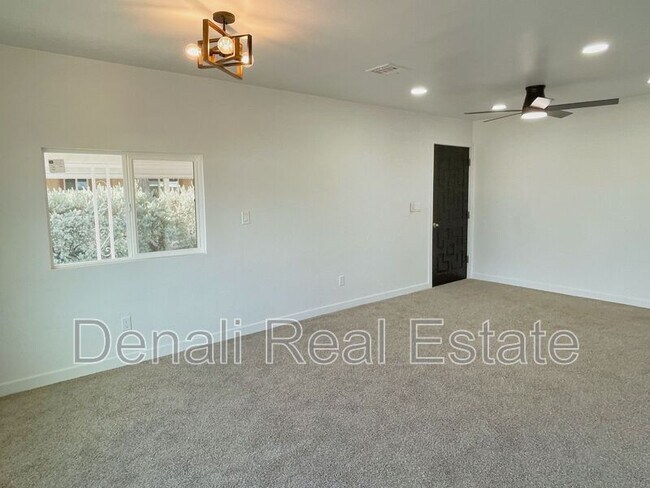 Building Photo - 5520 W Bar S St