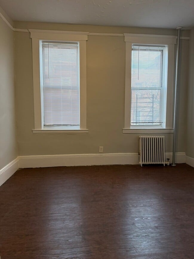 Building Photo - 13 N Bond St