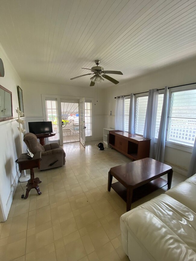 Foto del edificio - Spacious 4 bedroom 2 bath house.