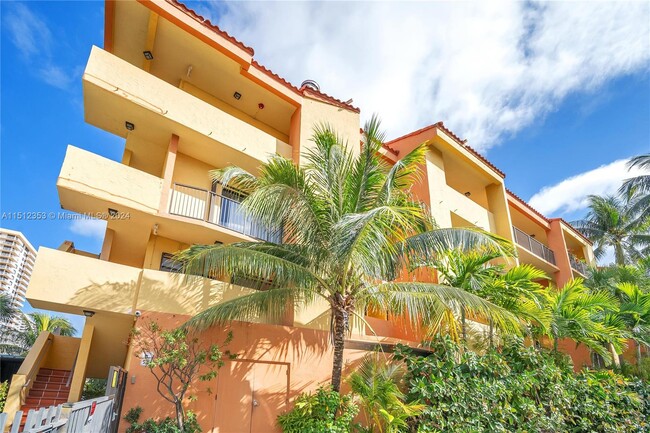 Foto del edificio - 4000 NE 168th St