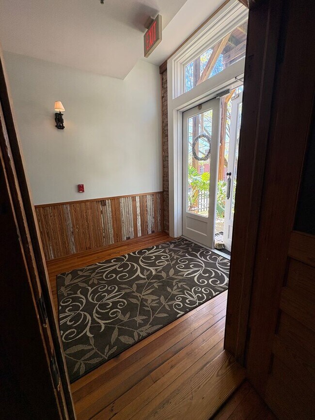 Foto del edificio - Lovely 2 Bedroom 2 full Bath Historical  Condo in Downtown Easley! Lawn Care and Trash Pickup inc...