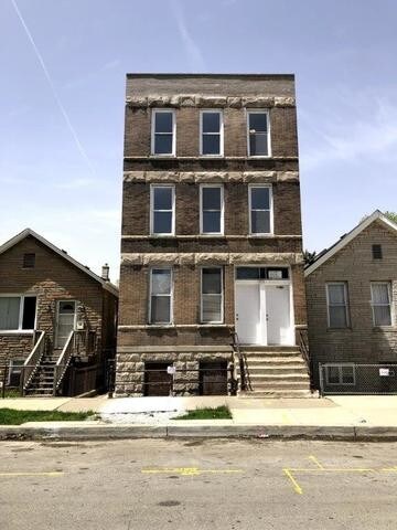 Building Photo - 3210 S May St
