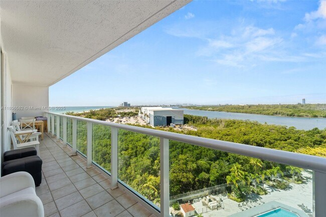 Building Photo - 100 Bayview Dr