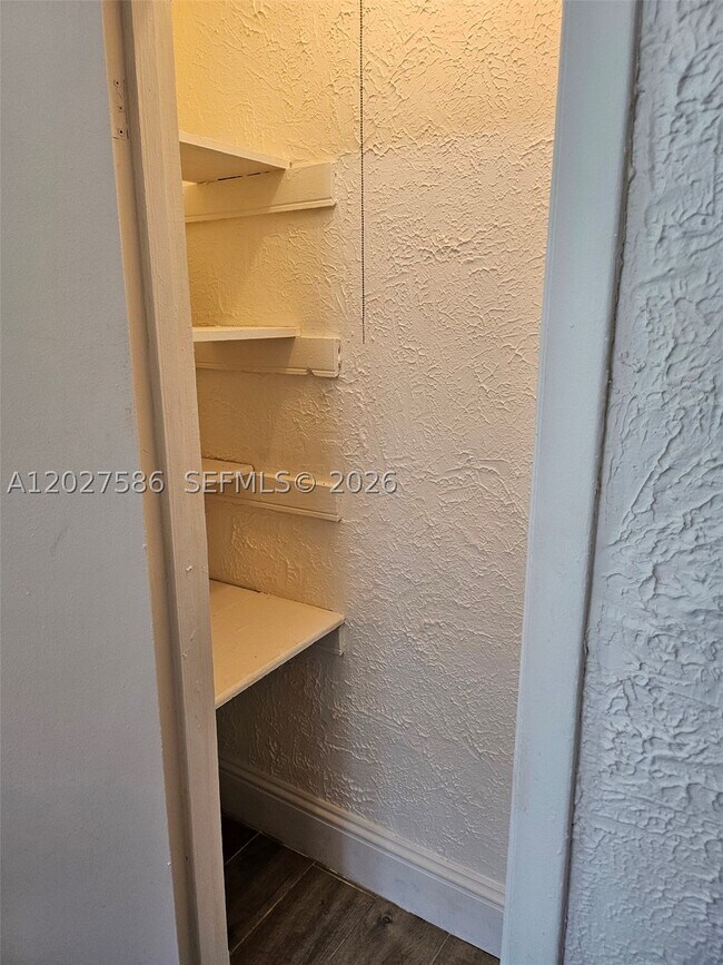 Foto del edificio - 709 NE 4th St