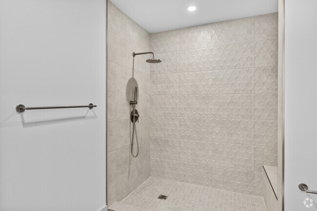 3BR, 3BA - 1,267SF - Bathroom - Gardens Residences