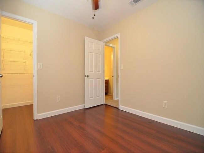 Building Photo - 10805 Willow Meadow Cir