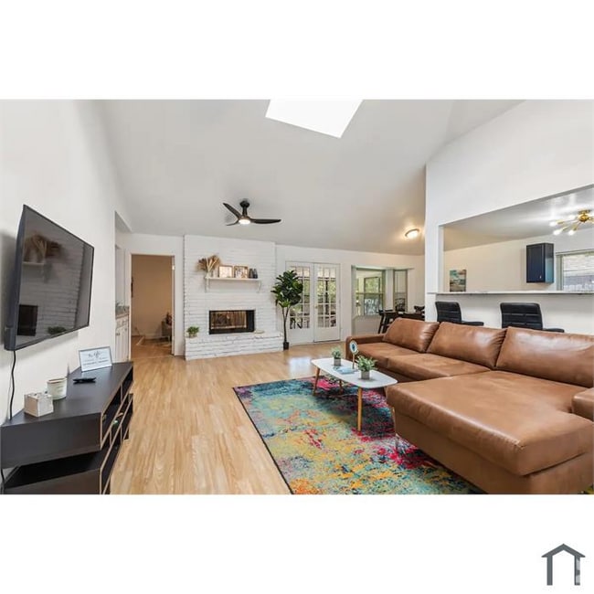 Building Photo - 1020 Hickory Cir
