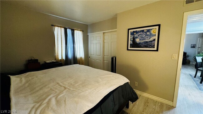 Building Photo - 5098 River Glen Dr
