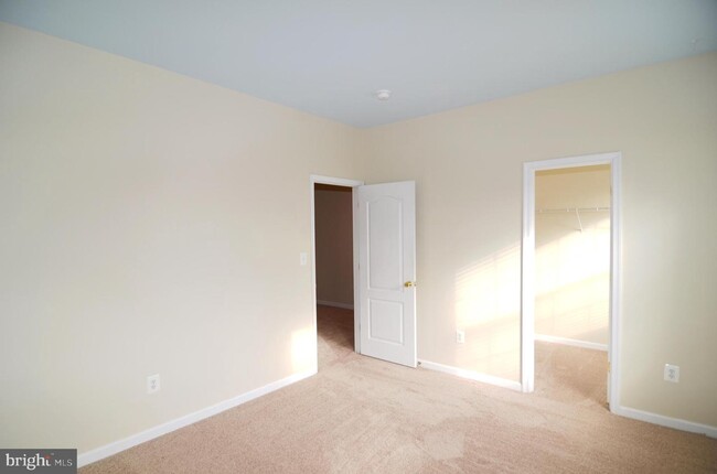 Building Photo - 2 Riverwatch Ln