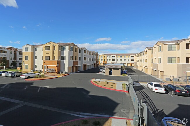 Comunidad - CHANDLER APARTMENT HOMES