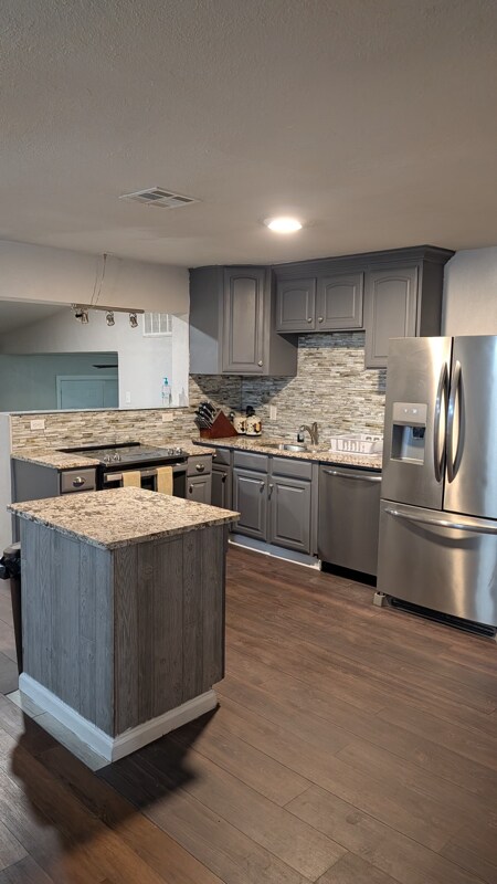 Foto del edificio - 1004 NE 28th St