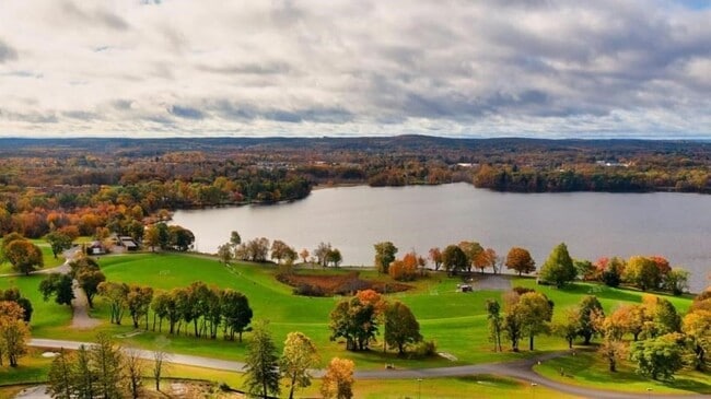 Foto del edificio - 2 Codman Wy