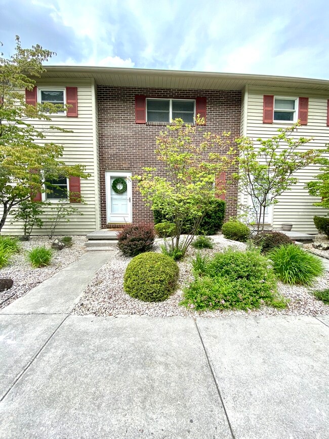 Building Photo - 557 Old Bluefield Rd
