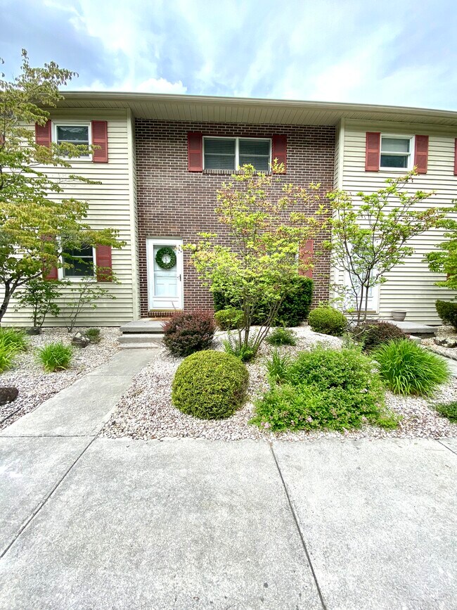 Foto del edificio - 557 Old Bluefield Rd