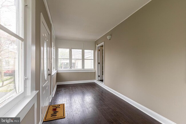 Building Photo - 135 Thomas Ave