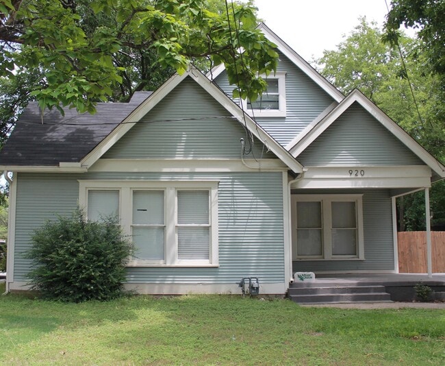 Photo - 920 Bolivar St House
