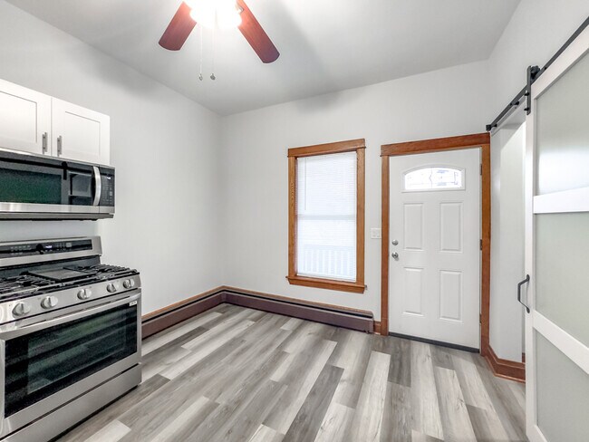 Foto del edificio - 3422 W McLean Ave
