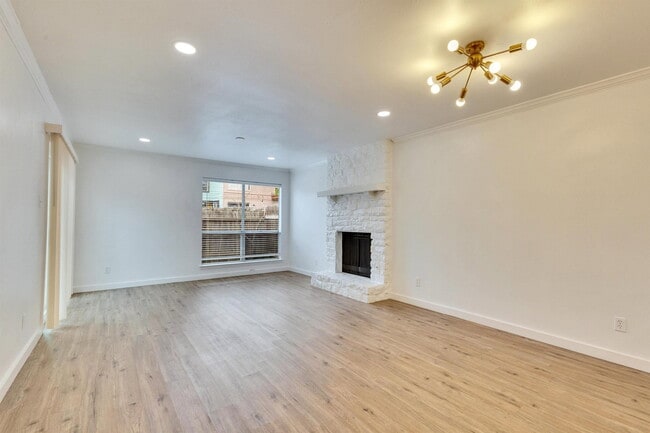 Building Photo - 6910 Lovely Ln