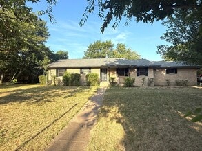 Building Photo - 835 Hill City Dr