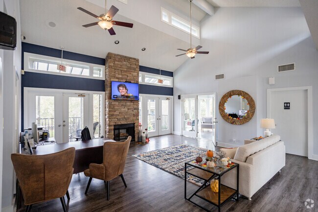 Interior Photo - Highlands at the Lake